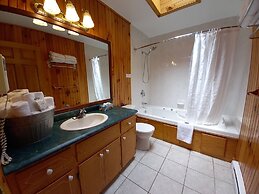 Anne's Windy Poplars Cottage Resort