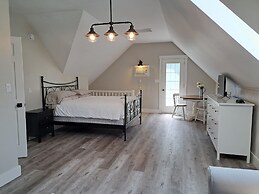 Anne's Windy Poplars Cottage Resort