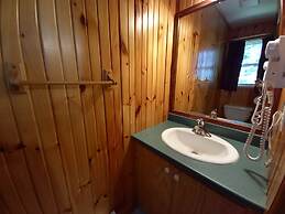 Anne's Windy Poplars Cottage Resort