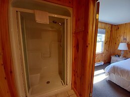 Anne's Windy Poplars Cottage Resort