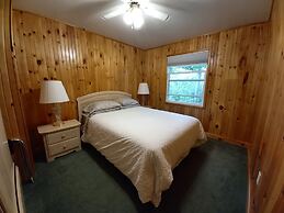 Anne's Windy Poplars Cottage Resort