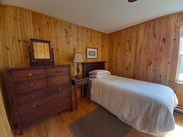 Anne's Windy Poplars Cottage Resort