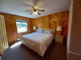 Anne's Windy Poplars Cottage Resort