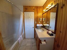 Anne's Windy Poplars Cottage Resort