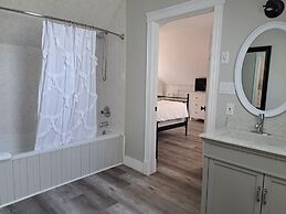 Anne's Windy Poplars Cottage Resort