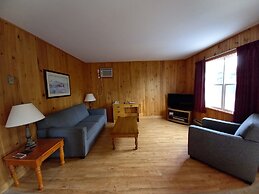 Anne's Windy Poplars Cottage Resort