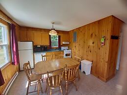 Anne's Windy Poplars Cottage Resort