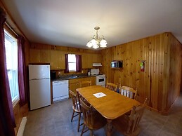 Anne's Windy Poplars Cottage Resort