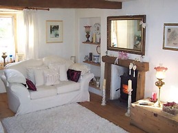 Beautiful 300 Year old Traditional Country Cottage