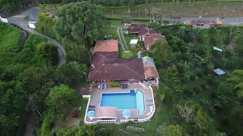 Finca Hotel Villaluzandi