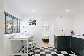 Deco Beach Luxury Apartments