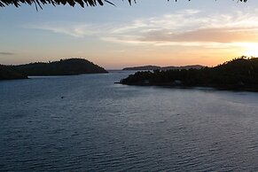 Borac Bay Bungalows Resort and Spa