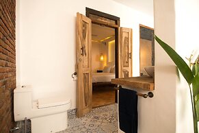 The Mandana Gili Air