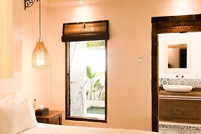 The Mandana Gili Air