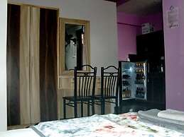 Three Boys Apartment and Guest House