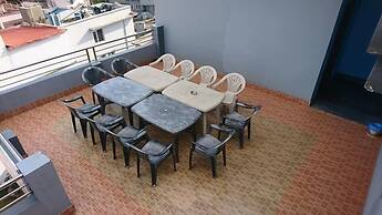 Three Boys Apartment and Guest House