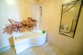 Hotel Complex Globus