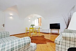 Clementina Charme - My Extra Home