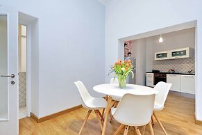 Cozy Tritone - My Extra Home