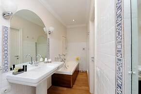 Farnese Charme - My Extra Home