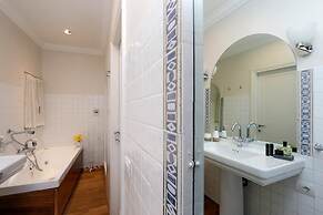 Farnese Charme - My Extra Home