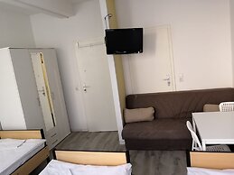 Zimmer Stuttgart Mitte AB Apartments - Hostel