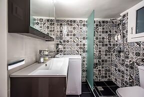 Danae Apt by halu! Apartments