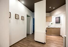 Danae Apt by halu! Apartments