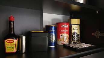 Glass House Hot Tub Apartments