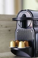 Glass House Hot Tub Apartments