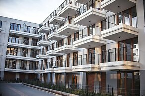 Glass House Hot Tub Apartments