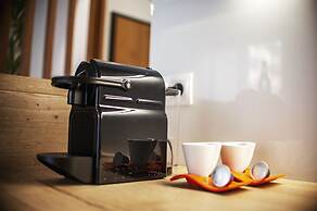 Glass House Hot Tub Apartments