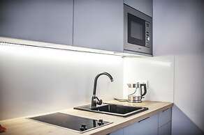 Glass House Hot Tub Apartments