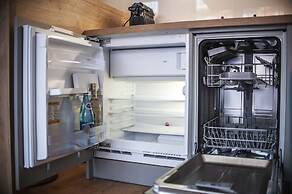 Glass House Hot Tub Apartments