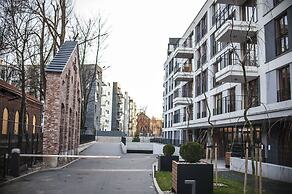 Glass House Hot Tub Apartments