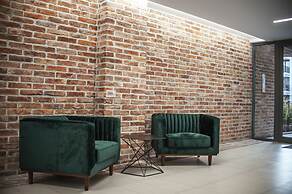 Glass House Hot Tub Apartments