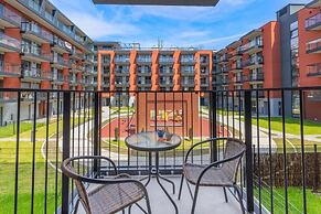 Glass House Hot Tub Apartments