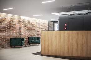 Glass House Hot Tub Apartments