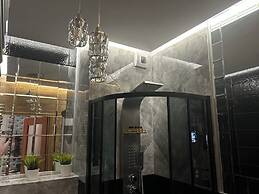 Glass House Hot Tub Apartments