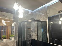 Glass House Hot Tub Apartments