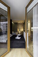 Glass House Hot Tub Apartments