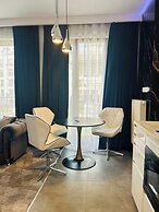 Glass House Hot Tub Apartments