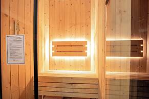 Glass House Hot Tub Apartments