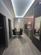 Glass House Hot Tub Apartments