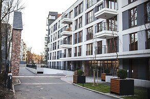 Glass House Hot Tub Apartments