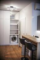 Glass House Hot Tub Apartments