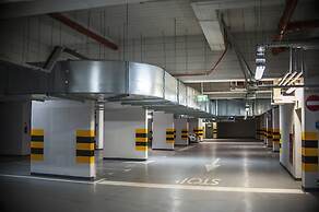 Glass House Hot Tub Apartments