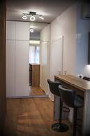 Glass House Hot Tub Apartments