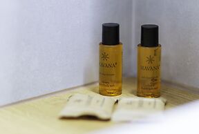 Glass House Hot Tub Apartments