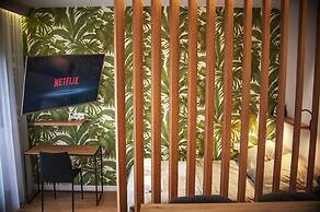 Glass House Hot Tub Apartments